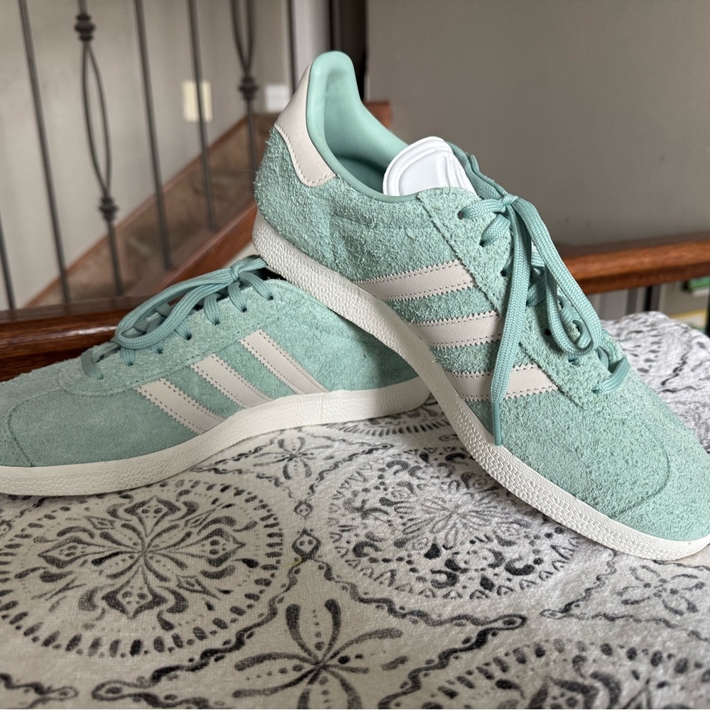 Adidas Women's Suede Gazelles (9)